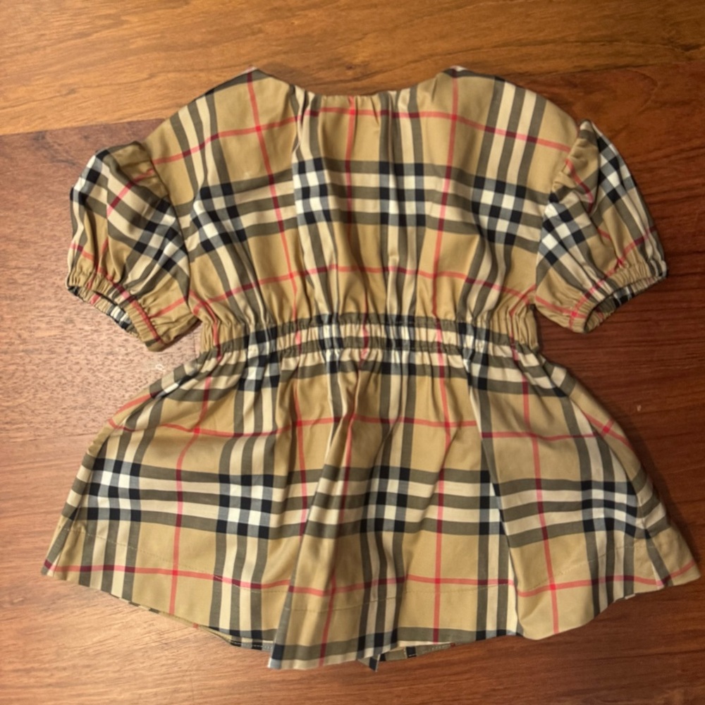 Only worn once
In excellent condition
Size 6 months